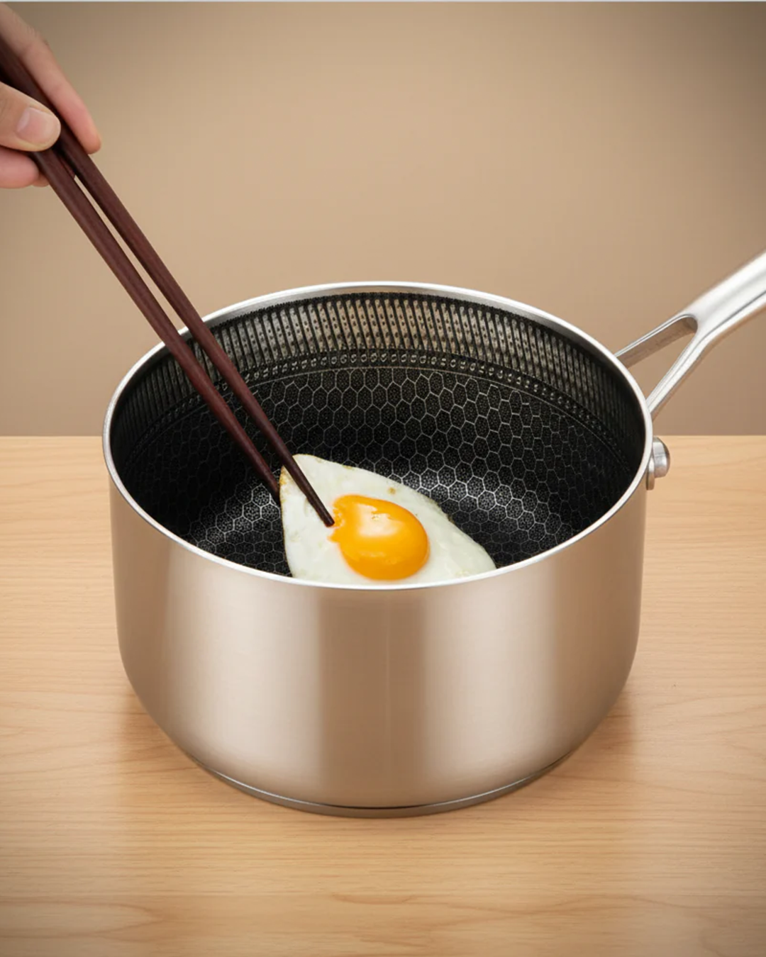 18cm Tri-Ply Honeycomb Saucepan with Glass Lid