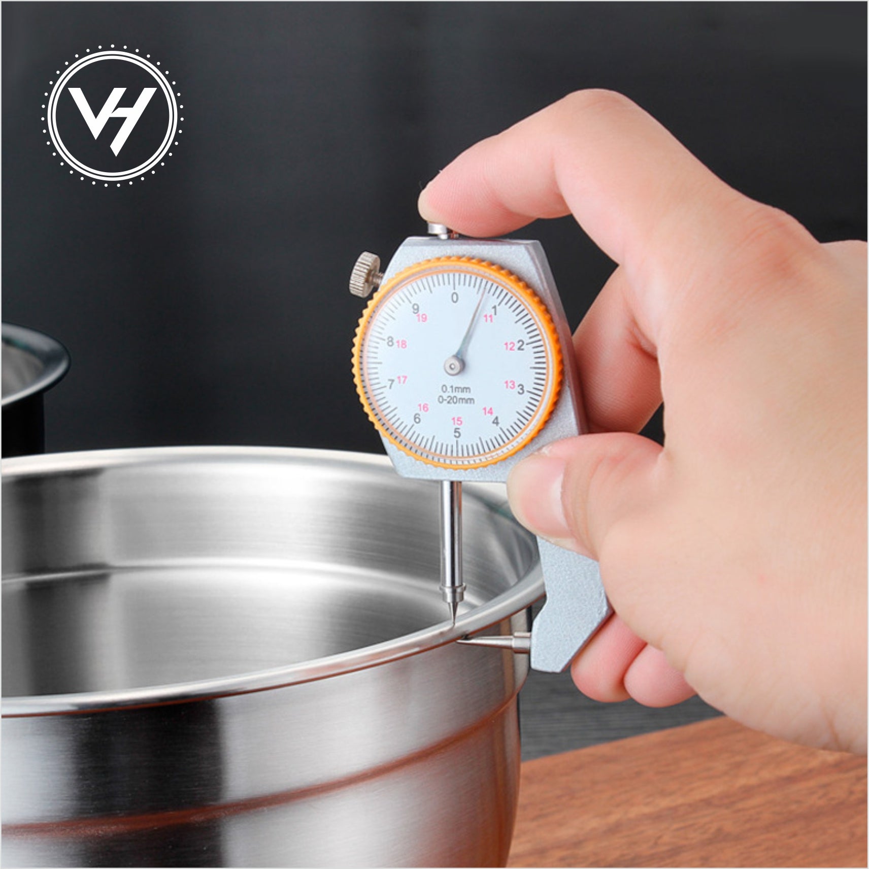 Salad Bowls with Lid + Silicone Bottom 5 PCS Set